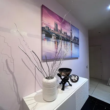 Stylish Flat In Apartment *